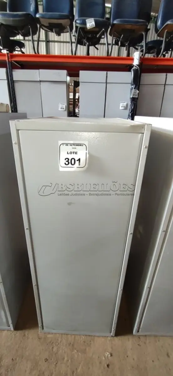 LOTE 301 - 01 ARQUIVO COM 04 GAVETAS EM AÇO. (NO ESTADO) ATENÇÃO! FAZER A VISITAÇÃO ANTES DE ARREMATAR, NÃO SABEMOS SE FUNCIONA, LEILÃO NÃO TEM GARANTIA E NEM DEVOLUÇÃO, SUJEITO A POSSÍVEIS AVARIAS VISÍVEIS/OCULTAS E/OU AUSÊNCIA DE COMPONENTES.