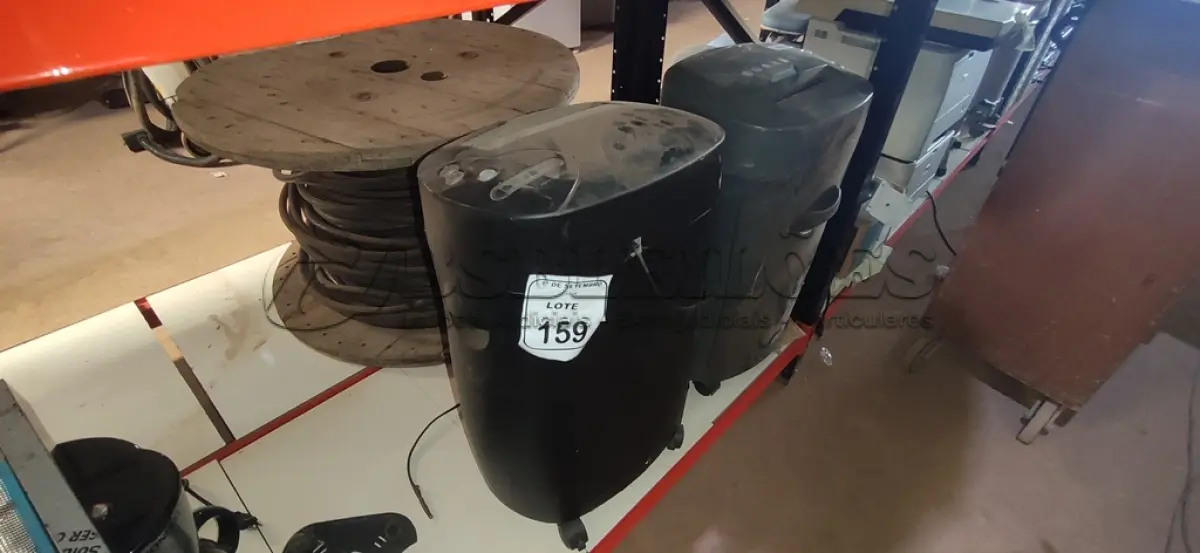 LOTE 159 - 02 FRAGMENTADORAS DE PAPEL. (NO ESTADO) ATENÇÃO! FAZER A VISITAÇÃO ANTES DE ARREMATAR, NÃO SABEMOS SE FUNCIONA, LEILÃO NÃO TEM GARANTIA E NEM DEVOLUÇÃO, SUJEITO A POSSÍVEIS AVARIAS VISÍVEIS/OCULTAS E/OU AUSÊNCIA DE COMPONENTES.