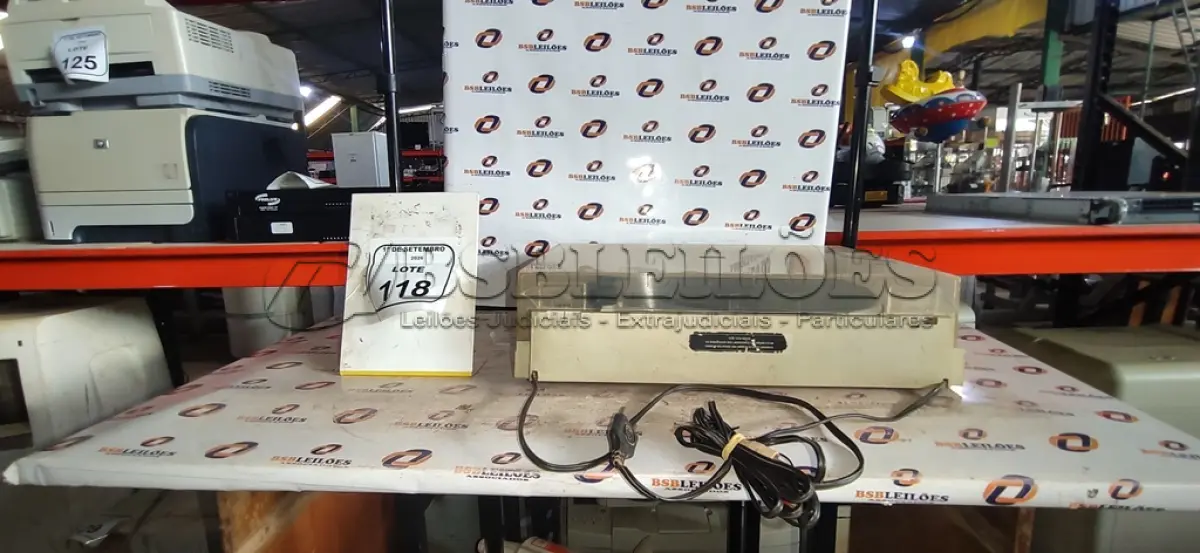 LOTE 118 - 01 TOCA DISCOS MODELO S-126 MARCA GRADIENTE. (NO ESTADO) ATENÇÃO! FAZER A VISITAÇÃO ANTES DE ARREMATAR, NÃO SABEMOS SE FUNCIONA, LEILÃO NÃO TEM GARANTIA E NEM DEVOLUÇÃO, SUJEITO A POSSÍVEIS AVARIAS VISÍVEIS/OCULTAS E/OU AUSÊNCIA DE COMPONENTES.