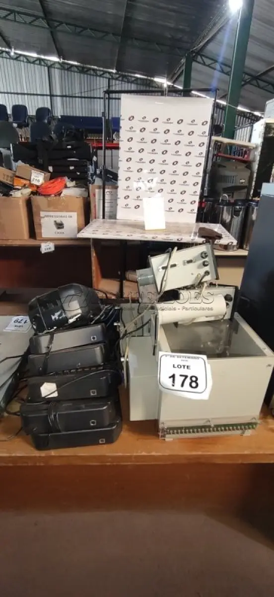 LOTE 178 - 11 TECLADOS SMAK SKO-44, 02 CAIXAS DE CONDICIONAMENTO ANIMAL E 01 RELÓGIO DE PONTO. (NO ESTADO) ATENÇÃO! FAZER A VISITAÇÃO ANTES DE ARREMATAR, NÃO SABEMOS SE FUNCIONA, LEILÃO NÃO TEM GARANTIA E NEM DEVOLUÇÃO, SUJEITO A POSSÍVEIS AVARIAS VISÍVEIS/OCULTAS E/OU AUSÊNCIA DE COMPONENTES.