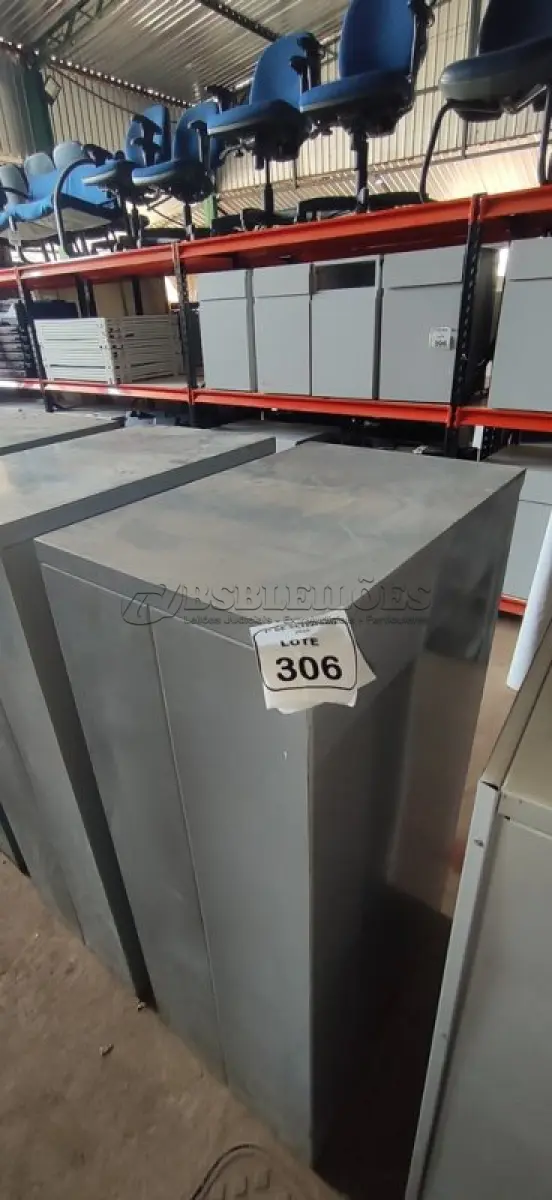 LOTE 306 - 01 ARQUIVO COM 04 GAVETAS EM AÇO. (NO ESTADO) ATENÇÃO! FAZER A VISITAÇÃO ANTES DE ARREMATAR, NÃO SABEMOS SE FUNCIONA, LEILÃO NÃO TEM GARANTIA E NEM DEVOLUÇÃO, SUJEITO A POSSÍVEIS AVARIAS VISÍVEIS/OCULTAS E/OU AUSÊNCIA DE COMPONENTES.