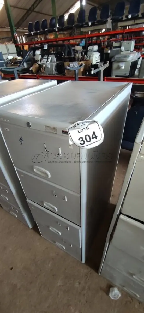 LOTE 304 - 01 ARQUIVO COM 04 GAVETAS EM AÇO. (NO ESTADO) ATENÇÃO! FAZER A VISITAÇÃO ANTES DE ARREMATAR, NÃO SABEMOS SE FUNCIONA, LEILÃO NÃO TEM GARANTIA E NEM DEVOLUÇÃO, SUJEITO A POSSÍVEIS AVARIAS VISÍVEIS/OCULTAS E/OU AUSÊNCIA DE COMPONENTES.