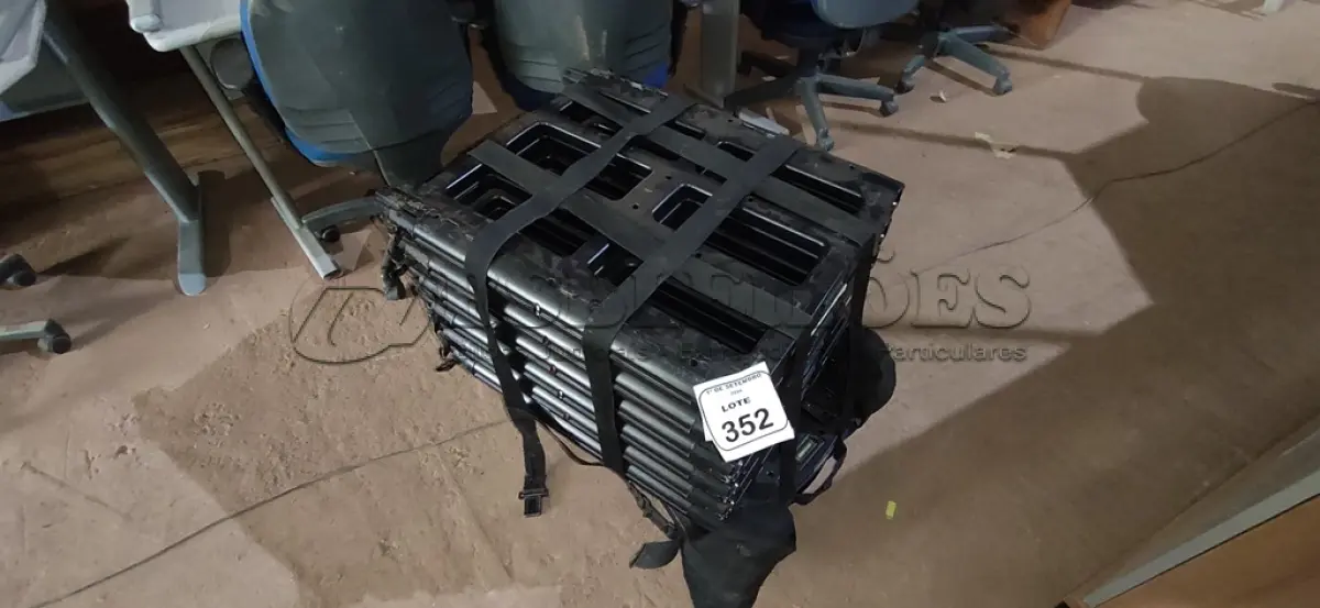 LOTE 352 - 01 PORTAL DETECTOR DE METAL PORTÁTIL. (NO ESTADO) ATENÇÃO! FAZER A VISITAÇÃO ANTES DE ARREMATAR, NÃO SABEMOS SE FUNCIONA, LEILÃO NÃO TEM GARANTIA E NEM DEVOLUÇÃO, SUJEITO A POSSÍVEIS AVARIAS VISÍVEIS/OCULTAS E/OU AUSÊNCIA DE COMPONENTES.