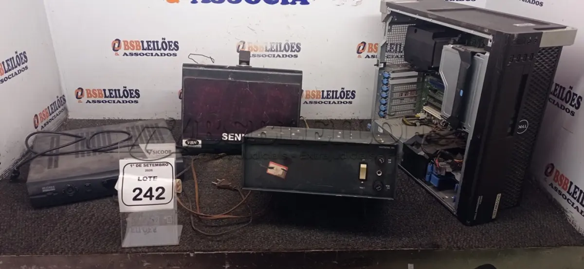 LOTE 242 - 01 PAINEL DE SENHA, 01 RECEPTOR DE SATÉLITE E 01 FONTE DE ALIMENTAÇÃO E 01 CPU MARCA DELL INCOMPLETA. (NO ESTADO) ATENÇÃO! FAZER A VISITAÇÃO ANTES DE ARREMATAR, NÃO SABEMOS SE FUNCIONA, LEILÃO NÃO TEM GARANTIA E NEM DEVOLUÇÃO, SUJEITO A POSSÍVEIS AVARIAS VISÍVEIS/OCULTAS E/OU AUSÊNCIA DE COMPONENTES.