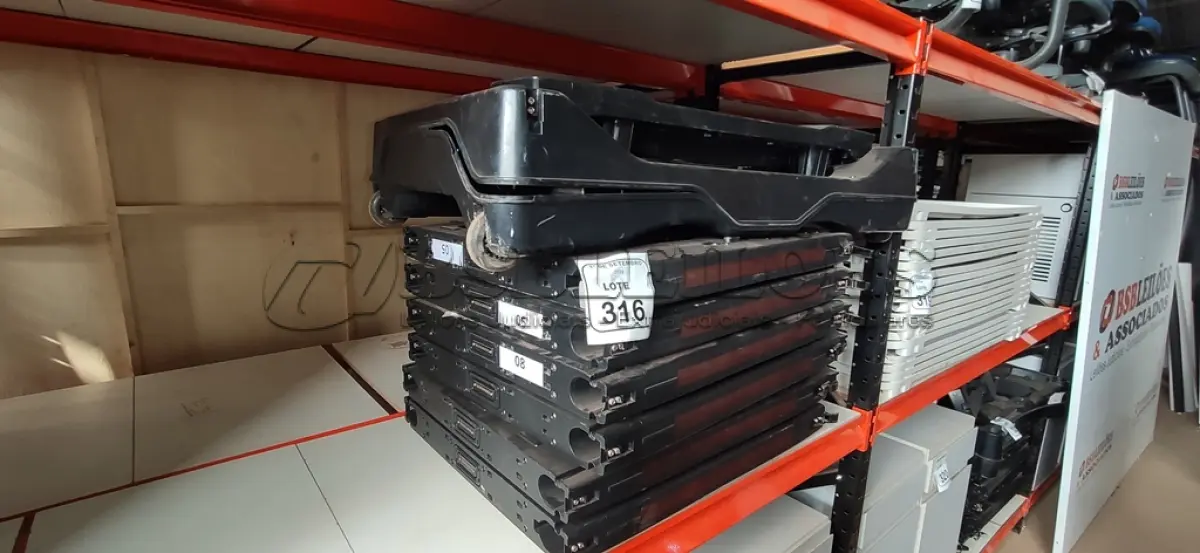 LOTE 316 - 01 PORTAL DETECTOR DE METAL PORTÁTIL. (NO ESTADO) ATENÇÃO! FAZER A VISITAÇÃO ANTES DE ARREMATAR, NÃO SABEMOS SE FUNCIONA, LEILÃO NÃO TEM GARANTIA E NEM DEVOLUÇÃO, SUJEITO A POSSÍVEIS AVARIAS VISÍVEIS/OCULTAS E/OU AUSÊNCIA DE COMPONENTES.