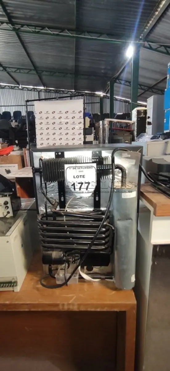 LOTE 177 - 01 FRIGOBAR 220V MARCA ELECTROLUX E 01 CAFETERIA MARCA MONDIAL. (NO ESTADO) ATENÇÃO! FAZER A VISITAÇÃO ANTES DE ARREMATAR, NÃO SABEMOS SE FUNCIONA, LEILÃO NÃO TEM GARANTIA E NEM DEVOLUÇÃO, SUJEITO A POSSÍVEIS AVARIAS VISÍVEIS/OCULTAS E/OU AUSÊNCIA DE COMPONENTES.