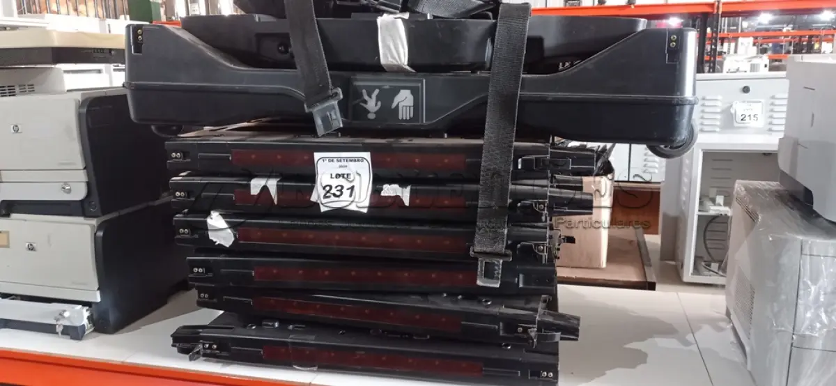 LOTE 231 - 01 PORTAL DETECTOR DE METAL PORTÁTIL. (NO ESTADO) ATENÇÃO! FAZER A VISITAÇÃO ANTES DE ARREMATAR, NÃO SABEMOS SE FUNCIONA, LEILÃO NÃO TEM GARANTIA E NEM DEVOLUÇÃO, SUJEITO A POSSÍVEIS AVARIAS VISÍVEIS/OCULTAS E/OU AUSÊNCIA DE COMPONENTES.