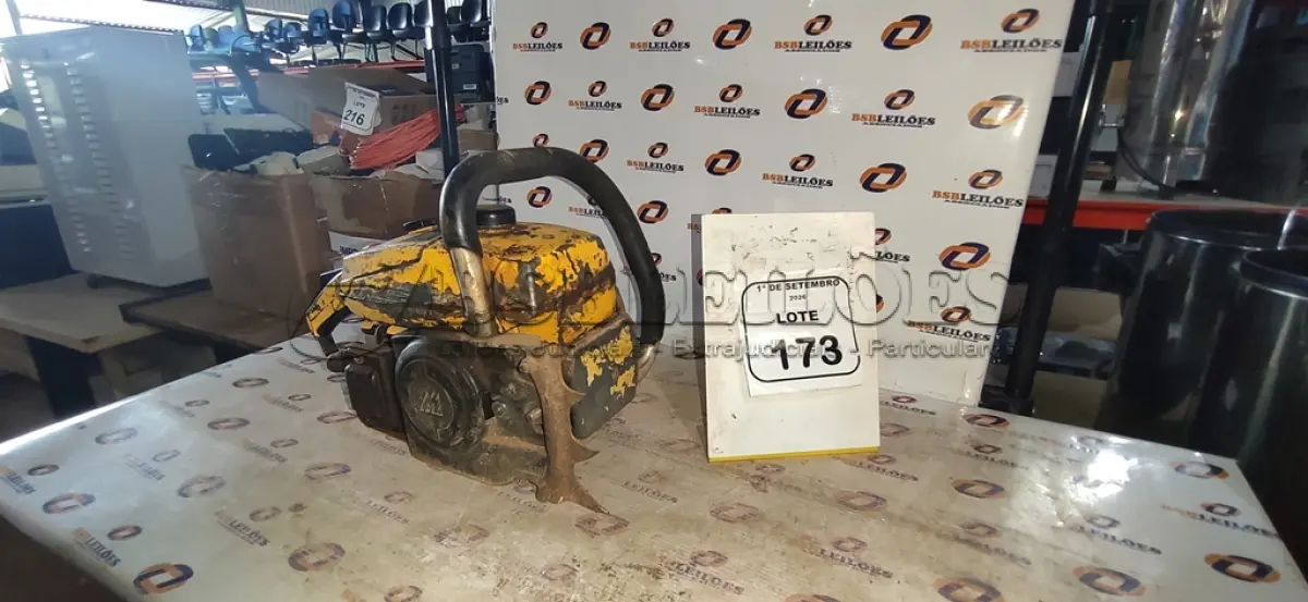LOTE 173 - 01 MOTOR DE MOTOSERRA MARCA MCCULLOCH. (NO ESTADO) ATENÇÃO! FAZER A VISITAÇÃO ANTES DE ARREMATAR, NÃO SABEMOS SE FUNCIONA, LEILÃO NÃO TEM GARANTIA E NEM DEVOLUÇÃO, SUJEITO A POSSÍVEIS AVARIAS VISÍVEIS/OCULTAS E/OU AUSÊNCIA DE COMPONENTES.