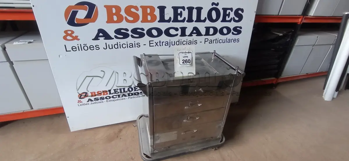 LOTE 260 - 01 CARINHO DE CURATIVO COM 03 PORTAS E 01 COMPARTIMENTO EM INOX. (NO ESTADO) ATENÇÃO! FAZER A VISITAÇÃO ANTES DE ARREMATAR, NÃO SABEMOS SE FUNCIONA, LEILÃO NÃO TEM GARANTIA E NEM DEVOLUÇÃO, SUJEITO A POSSÍVEIS AVARIAS VISÍVEIS/OCULTAS E/OU AUSÊNCIA DE COMPONENTES.