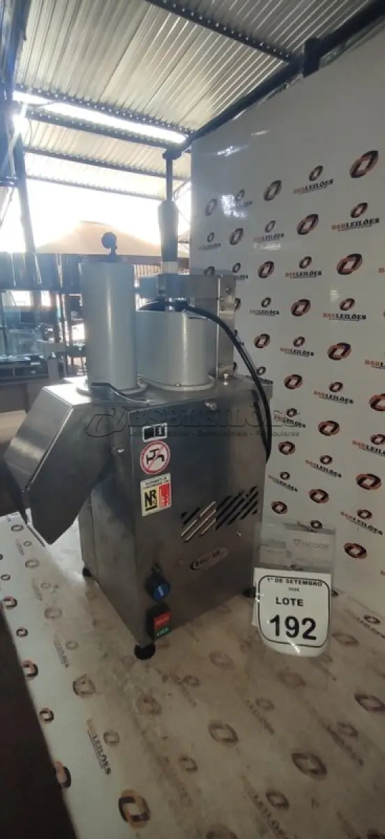 LOTE 192 - 01 PROCESSADOR DE ALIMENTOS INDUSTRIAL EM INOX MARCA BECKER. (NO ESTADO) ATENÇÃO! FAZER A VISITAÇÃO ANTES DE ARREMATAR, NÃO SABEMOS SE FUNCIONA, LEILÃO NÃO TEM GARANTIA E NEM DEVOLUÇÃO, SUJEITO A POSSÍVEIS AVARIAS VISÍVEIS/OCULTAS E/OU AUSÊNCIA DE COMPONENTES.
