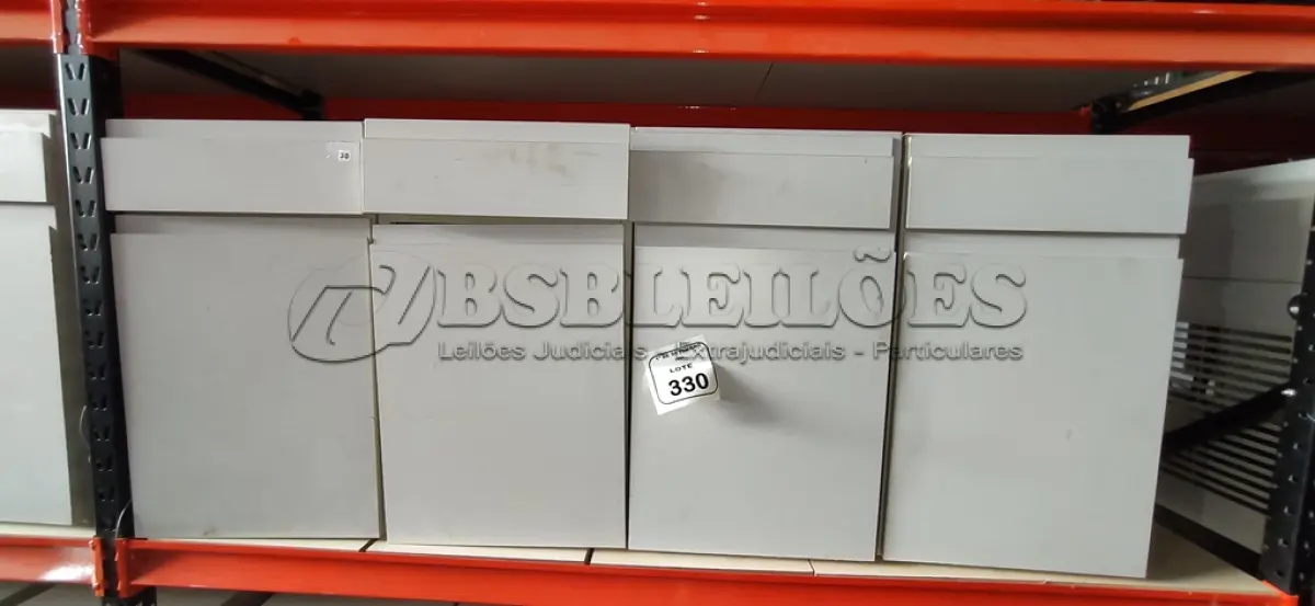 LOTE 330 - 04 ARMÁRIOS BAIXOS COM 01 GAVETA E 01 COMPARTIMENTO PARA CPU. (NO ESTADO) ATENÇÃO! FAZER A VISITAÇÃO ANTES DE ARREMATAR, NÃO SABEMOS SE FUNCIONA, LEILÃO NÃO TEM GARANTIA E NEM DEVOLUÇÃO, SUJEITO A POSSÍVEIS AVARIAS VISÍVEIS/OCULTAS E/OU AUSÊNCIA DE COMPONENTES.