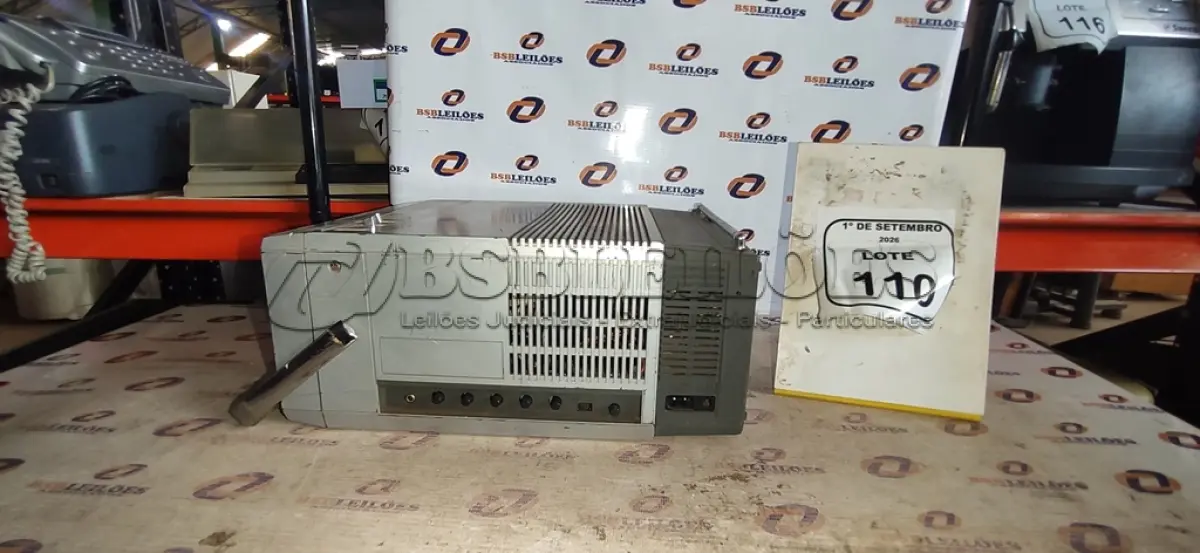 LOTE 110 - 01 MINI TV/RÁDIO MARCA SEMP. (NO ESTADO) ATENÇÃO! FAZER A VISITAÇÃO ANTES DE ARREMATAR, NÃO SABEMOS SE FUNCIONA, LEILÃO NÃO TEM GARANTIA E NEM DEVOLUÇÃO, SUJEITO A POSSÍVEIS AVARIAS VISÍVEIS/OCULTAS E/OU AUSÊNCIA DE COMPONENTES.