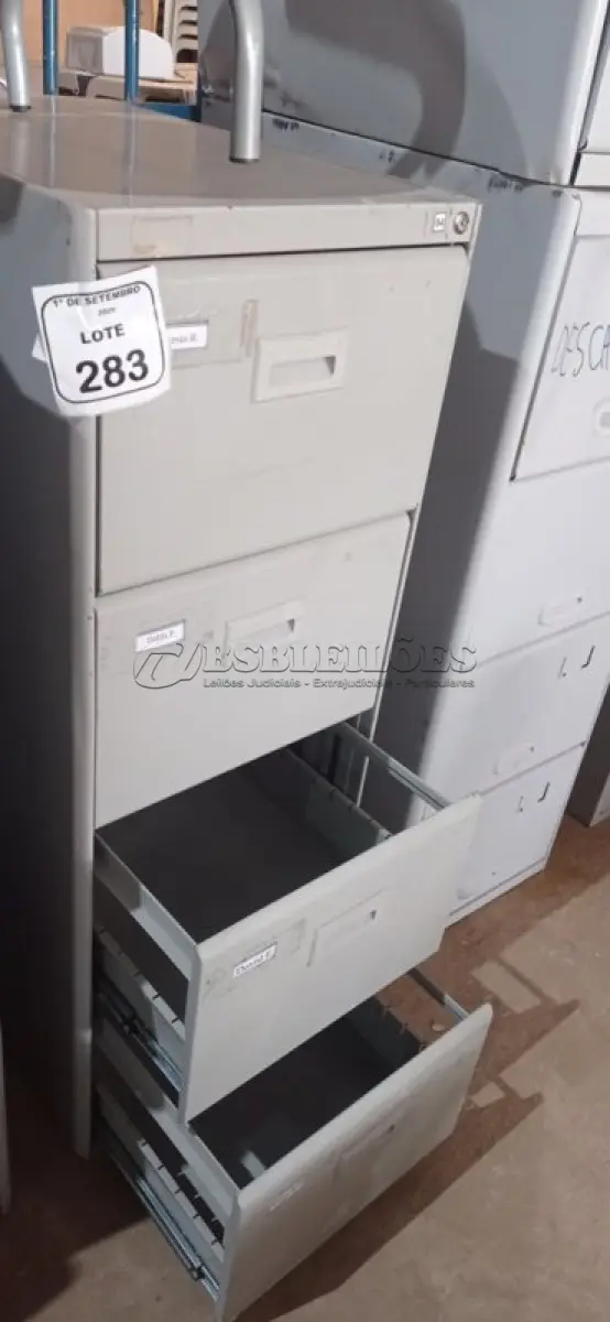 LOTE 283 - 01 ARQUIVO COM 04 GAVETAS EM AÇO. (NO ESTADO) ATENÇÃO! FAZER A VISITAÇÃO ANTES DE ARREMATAR, NÃO SABEMOS SE FUNCIONA, LEILÃO NÃO TEM GARANTIA E NEM DEVOLUÇÃO, SUJEITO A POSSÍVEIS AVARIAS VISÍVEIS/OCULTAS E/OU AUSÊNCIA DE COMPONENTES.