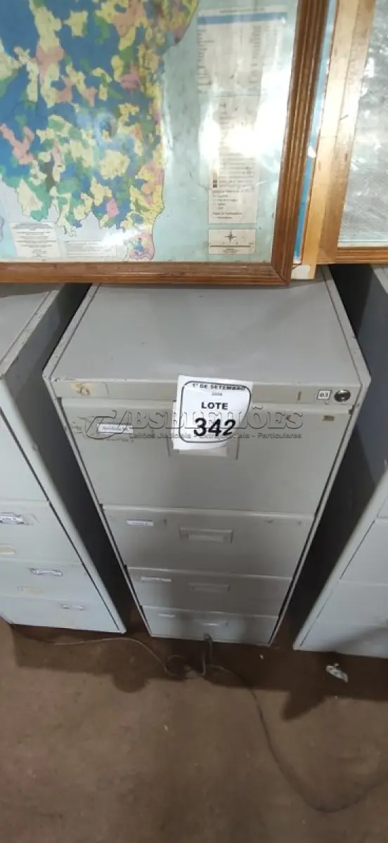 LOTE 342 - 01 ARQUIVO COM 04 GAVETAS EM AÇO. (NO ESTADO) ATENÇÃO! FAZER A VISITAÇÃO ANTES DE ARREMATAR, NÃO SABEMOS SE FUNCIONA, LEILÃO NÃO TEM GARANTIA E NEM DEVOLUÇÃO, SUJEITO A POSSÍVEIS AVARIAS VISÍVEIS/OCULTAS E/OU AUSÊNCIA DE COMPONENTES.