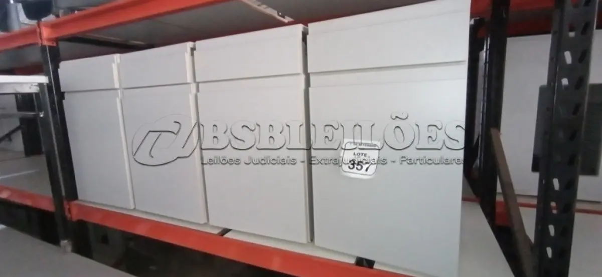 LOTE 357 - 04 ARMÁRIOS BAIXOS COM 01 GAVETA E 01 COMPARTIMENTO PARA CPU. (NO ESTADO) ATENÇÃO! FAZER A VISITAÇÃO ANTES DE ARREMATAR, NÃO SABEMOS SE FUNCIONA, LEILÃO NÃO TEM GARANTIA E NEM DEVOLUÇÃO, SUJEITO A POSSÍVEIS AVARIAS VISÍVEIS/OCULTAS E/OU AUSÊNCIA DE COMPONENTES.