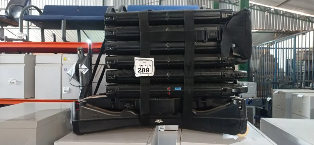 LOTE 289 - 01 PORTAL DETECTOR DE METAL PORTÁTIL. (NO ESTADO) ATENÇÃO! FAZER A VISITAÇÃO ANTES DE ARREMATAR, NÃO SABEMOS SE FUNCIONA, LEILÃO NÃO TEM GARANTIA E NEM DEVOLUÇÃO, SUJEITO A POSSÍVEIS AVARIAS VISÍVEIS/OCULTAS E/OU AUSÊNCIA DE COMPONENTES.