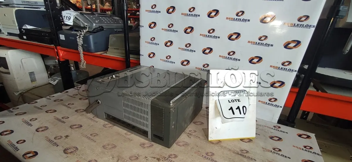LOTE 110 - 01 MINI TV/RÁDIO MARCA SEMP. (NO ESTADO) ATENÇÃO! FAZER A VISITAÇÃO ANTES DE ARREMATAR, NÃO SABEMOS SE FUNCIONA, LEILÃO NÃO TEM GARANTIA E NEM DEVOLUÇÃO, SUJEITO A POSSÍVEIS AVARIAS VISÍVEIS/OCULTAS E/OU AUSÊNCIA DE COMPONENTES.