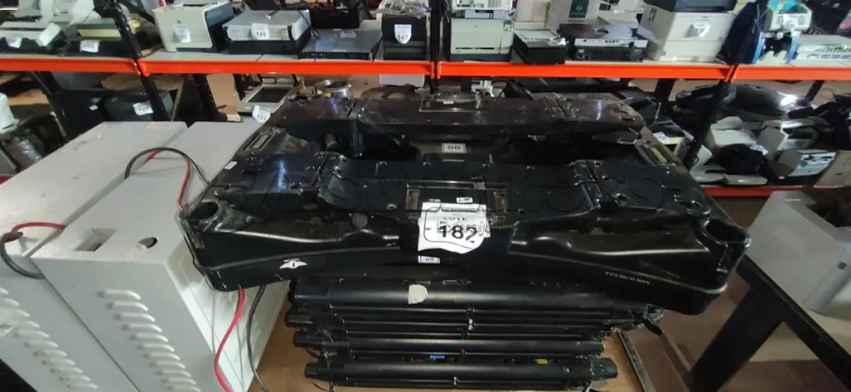 LOTE 182 - 01 PORTAL DETECTOR DE METAL PORTÁTIL. (NO ESTADO) ATENÇÃO! FAZER A VISITAÇÃO ANTES DE ARREMATAR, NÃO SABEMOS SE FUNCIONA, LEILÃO NÃO TEM GARANTIA E NEM DEVOLUÇÃO, SUJEITO A POSSÍVEIS AVARIAS VISÍVEIS/OCULTAS E/OU AUSÊNCIA DE COMPONENTES.