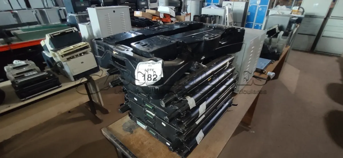 LOTE 182 - 01 PORTAL DETECTOR DE METAL PORTÁTIL. (NO ESTADO) ATENÇÃO! FAZER A VISITAÇÃO ANTES DE ARREMATAR, NÃO SABEMOS SE FUNCIONA, LEILÃO NÃO TEM GARANTIA E NEM DEVOLUÇÃO, SUJEITO A POSSÍVEIS AVARIAS VISÍVEIS/OCULTAS E/OU AUSÊNCIA DE COMPONENTES.