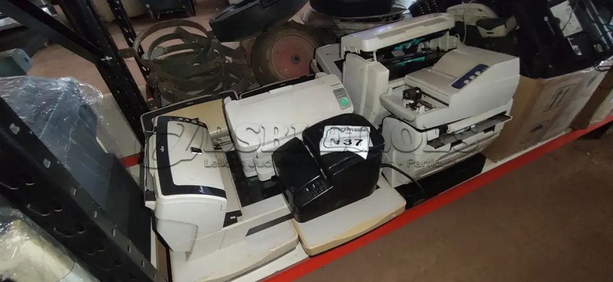 LOTE 137 - 02 IMPRESSORAS TÉRMICAS E 07 SCANNERS DE MARCAS E MODELOS DIVERSOS. (NO ESTADO) ATENÇÃO! FAZER A VISITAÇÃO ANTES DE ARREMATAR, NÃO SABEMOS SE FUNCIONA, LEILÃO NÃO TEM GARANTIA E NEM DEVOLUÇÃO, SUJEITO A POSSÍVEIS AVARIAS VISÍVEIS/OCULTAS E/OU AUSÊNCIA DE COMPONENTES.