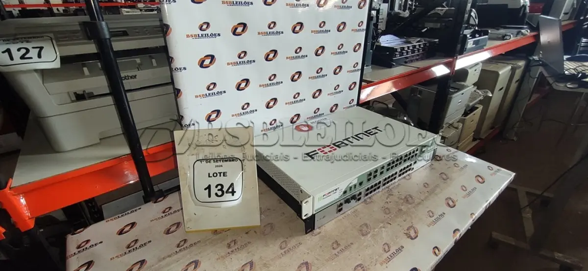 LOTE 134 - 02 SWITCHES. (NO ESTADO) ATENÇÃO! FAZER A VISITAÇÃO ANTES DE ARREMATAR, NÃO SABEMOS SE FUNCIONA, LEILÃO NÃO TEM GARANTIA E NEM DEVOLUÇÃO, SUJEITO A POSSÍVEIS AVARIAS VISÍVEIS/OCULTAS E/OU AUSÊNCIA DE COMPONENTES.