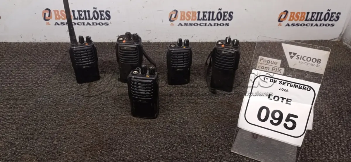 LOTE 095 - 05 RÁDIOS COMUNICADORES. (NO ESTADO) ATENÇÃO! FAZER A VISITAÇÃO ANTES DE ARREMATAR, NÃO SABEMOS SE FUNCIONA, LEILÃO NÃO TEM GARANTIA E NEM DEVOLUÇÃO, SUJEITO A POSSÍVEIS AVARIAS VISÍVEIS/OCULTAS E/OU AUSÊNCIA DE COMPONENTES.