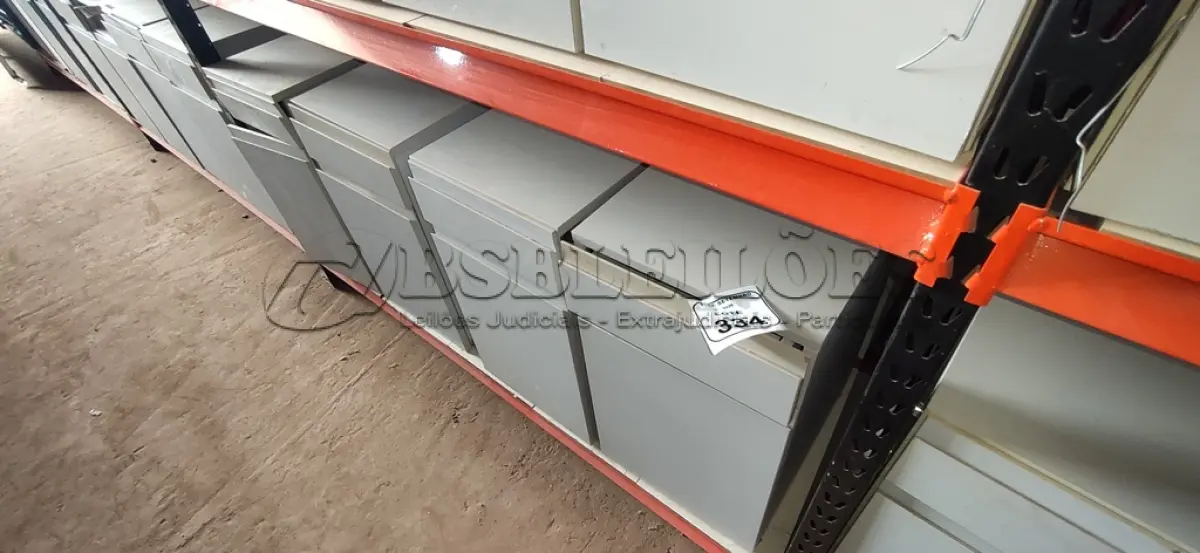 LOTE 334 - 04 ARMÁRIOS BAIXOS COM 01 GAVETA E 01 COMPARTIMENTO PARA CPU. (NO ESTADO) ATENÇÃO! FAZER A VISITAÇÃO ANTES DE ARREMATAR, NÃO SABEMOS SE FUNCIONA, LEILÃO NÃO TEM GARANTIA E NEM DEVOLUÇÃO, SUJEITO A POSSÍVEIS AVARIAS VISÍVEIS/OCULTAS E/OU AUSÊNCIA DE COMPONENTES.
