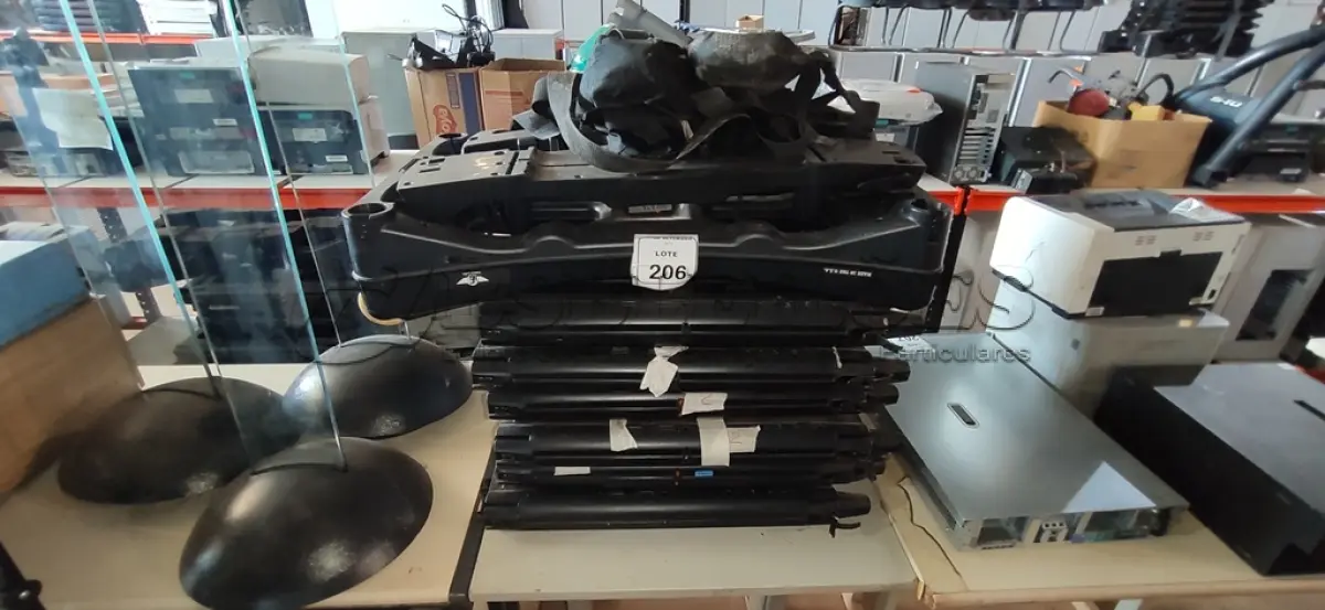 LOTE 206 - 01 PORTAL DETECTOR DE METAL PORTÁTIL. (NO ESTADO) ATENÇÃO! FAZER A VISITAÇÃO ANTES DE ARREMATAR, NÃO SABEMOS SE FUNCIONA, LEILÃO NÃO TEM GARANTIA E NEM DEVOLUÇÃO, SUJEITO A POSSÍVEIS AVARIAS VISÍVEIS/OCULTAS E/OU AUSÊNCIA DE COMPONENTES.