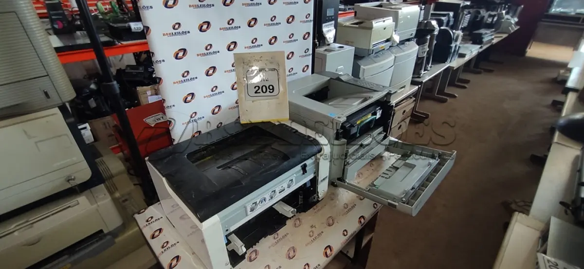LOTE 209 - 01 IMPRESSORA MODELO ML-3750 MARCA SAMSUNG 01 IMPRESSORA MARCA HP PARA RETIRADA DE PEÇAS. (NO ESTADO) ATENÇÃO! FAZER A VISITAÇÃO ANTES DE ARREMATAR, NÃO SABEMOS SE FUNCIONA, LEILÃO NÃO TEM GARANTIA E NEM DEVOLUÇÃO, SUJEITO A POSSÍVEIS AVARIAS VISÍVEIS/OCULTAS E/OU AUSÊNCIA DE COMPONENTES.