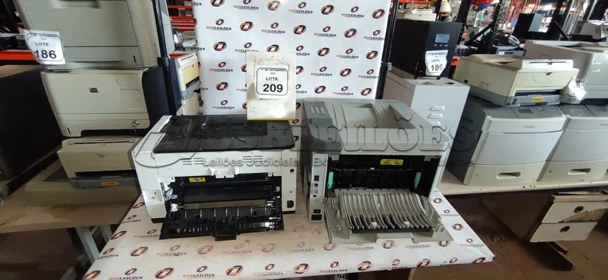 LOTE 209 - 01 IMPRESSORA MODELO ML-3750 MARCA SAMSUNG 01 IMPRESSORA MARCA HP PARA RETIRADA DE PEÇAS. (NO ESTADO) ATENÇÃO! FAZER A VISITAÇÃO ANTES DE ARREMATAR, NÃO SABEMOS SE FUNCIONA, LEILÃO NÃO TEM GARANTIA E NEM DEVOLUÇÃO, SUJEITO A POSSÍVEIS AVARIAS VISÍVEIS/OCULTAS E/OU AUSÊNCIA DE COMPONENTES.