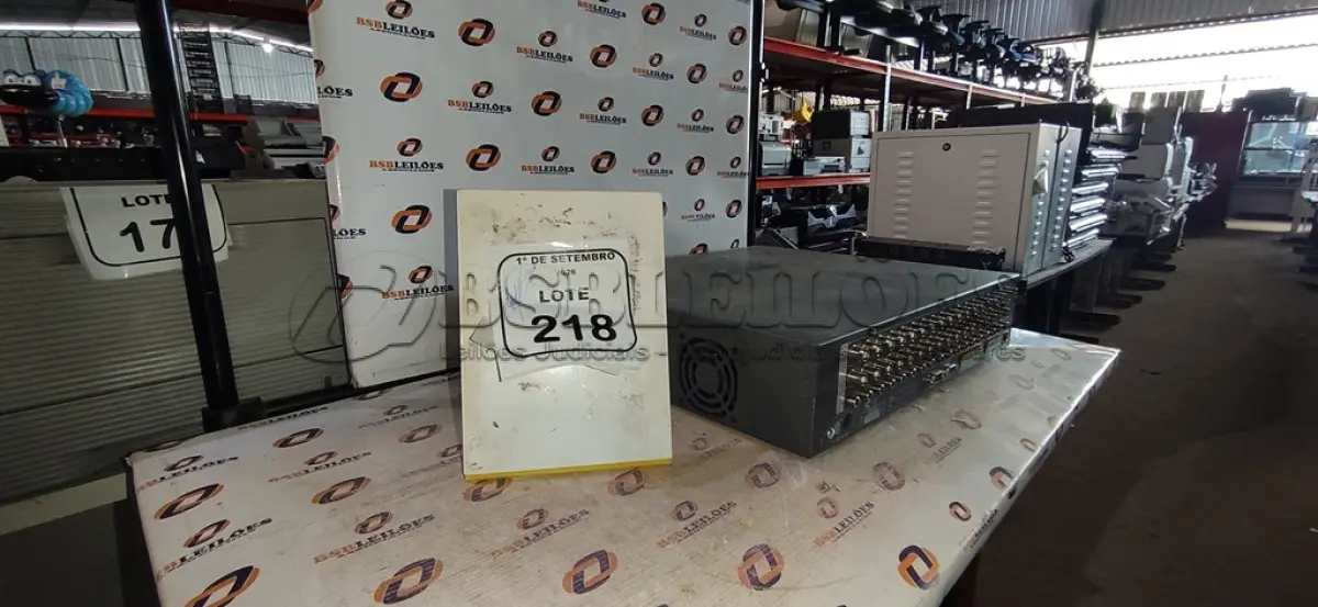 LOTE 218 - 01 APARELHO DE DVR. (NO ESTADO) ATENÇÃO! FAZER A VISITAÇÃO ANTES DE ARREMATAR, NÃO SABEMOS SE FUNCIONA, LEILÃO NÃO TEM GARANTIA E NEM DEVOLUÇÃO, SUJEITO A POSSÍVEIS AVARIAS VISÍVEIS/OCULTAS E/OU AUSÊNCIA DE COMPONENTES.