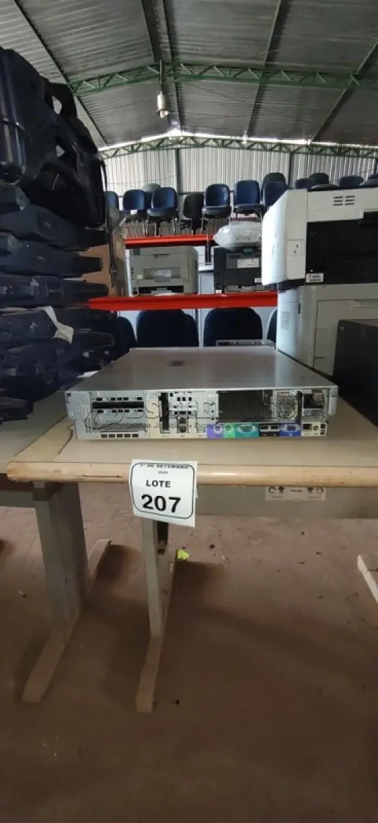 LOTE 207 - 01 SERVIDOR MARCA HP. (NO ESTADO) ATENÇÃO! FAZER A VISITAÇÃO ANTES DE ARREMATAR, NÃO SABEMOS SE FUNCIONA, LEILÃO NÃO TEM GARANTIA E NEM DEVOLUÇÃO, SUJEITO A POSSÍVEIS AVARIAS VISÍVEIS/OCULTAS E/OU AUSÊNCIA DE COMPONENTES.