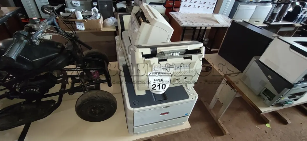 LOTE 210 - 02 IMPRESSORAS E 03 SCANNERS DE MARCAS E MODELOS DIVERSOS. (NO ESTADO) ATENÇÃO! FAZER A VISITAÇÃO ANTES DE ARREMATAR, NÃO SABEMOS SE FUNCIONA, LEILÃO NÃO TEM GARANTIA E NEM DEVOLUÇÃO, SUJEITO A POSSÍVEIS AVARIAS VISÍVEIS/OCULTAS E/OU AUSÊNCIA DE COMPONENTES.