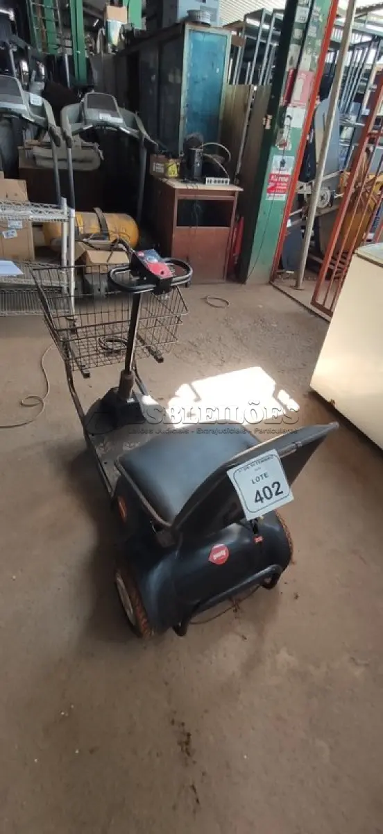 LOTE 402 - 01 CARRINHO DE COMPRAS MOTORIZADO MARCA GOODY. (NO ESTADO) ATENÇÃO! FAZER A VISITAÇÃO ANTES DE ARREMATAR, NÃO SABEMOS SE FUNCIONA, LEILÃO NÃO TEM GARANTIA E NEM DEVOLUÇÃO, SUJEITO A POSSÍVEIS AVARIAS VISÍVEIS/OCULTAS E/OU AUSÊNCIA DE COMPONENTES.