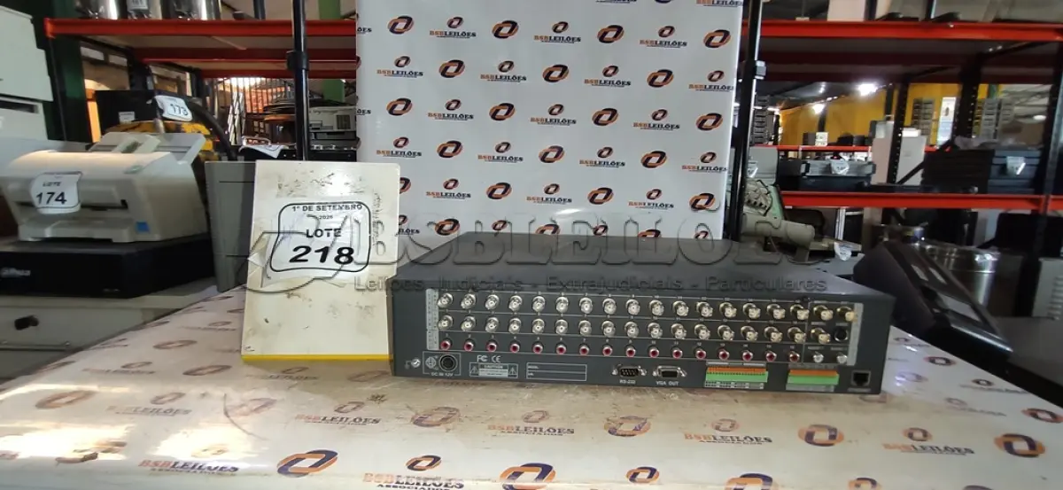 LOTE 218 - 01 APARELHO DE DVR. (NO ESTADO) ATENÇÃO! FAZER A VISITAÇÃO ANTES DE ARREMATAR, NÃO SABEMOS SE FUNCIONA, LEILÃO NÃO TEM GARANTIA E NEM DEVOLUÇÃO, SUJEITO A POSSÍVEIS AVARIAS VISÍVEIS/OCULTAS E/OU AUSÊNCIA DE COMPONENTES.