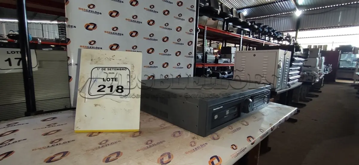 LOTE 218 - 01 APARELHO DE DVR. (NO ESTADO) ATENÇÃO! FAZER A VISITAÇÃO ANTES DE ARREMATAR, NÃO SABEMOS SE FUNCIONA, LEILÃO NÃO TEM GARANTIA E NEM DEVOLUÇÃO, SUJEITO A POSSÍVEIS AVARIAS VISÍVEIS/OCULTAS E/OU AUSÊNCIA DE COMPONENTES.