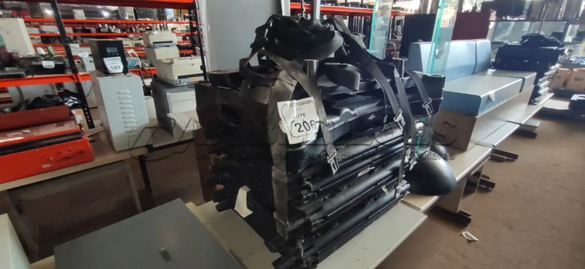 LOTE 206 - 01 PORTAL DETECTOR DE METAL PORTÁTIL. (NO ESTADO) ATENÇÃO! FAZER A VISITAÇÃO ANTES DE ARREMATAR, NÃO SABEMOS SE FUNCIONA, LEILÃO NÃO TEM GARANTIA E NEM DEVOLUÇÃO, SUJEITO A POSSÍVEIS AVARIAS VISÍVEIS/OCULTAS E/OU AUSÊNCIA DE COMPONENTES.