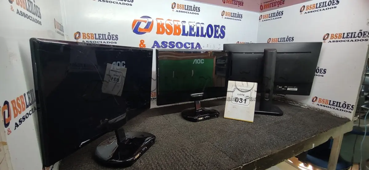 LOTE 031 - 03 MONITORES MARCA AOC. (NO ESTADO) ATENÇÃO! FAZER A VISITAÇÃO ANTES DE ARREMATAR, NÃO SABEMOS SE FUNCIONA, LEILÃO NÃO TEM GARANTIA E NEM DEVOLUÇÃO, SUJEITO A POSSÍVEIS AVARIAS VISÍVEIS/OCULTAS E/OU AUSÊNCIA DE COMPONENTES.