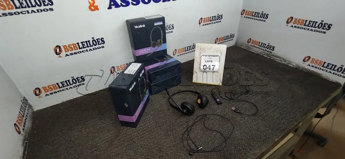 LOTE 047 - 04 HEADSETS MARCA YEALINK. (NO ESTADO) ATENÇÃO! FAZER A VISITAÇÃO ANTES DE ARREMATAR, NÃO SABEMOS SE FUNCIONA, LEILÃO NÃO TEM GARANTIA E NEM DEVOLUÇÃO, SUJEITO A POSSÍVEIS AVARIAS VISÍVEIS/OCULTAS E/OU AUSÊNCIA DE COMPONENTES.