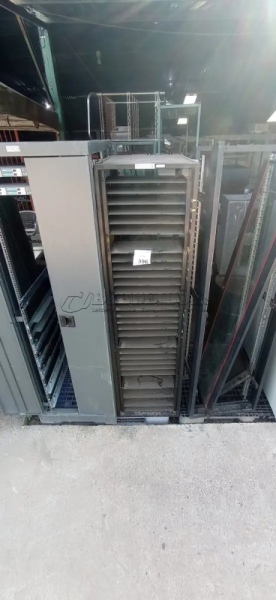 LOTE 396 - 03 RACKS DE FERRO. (NO ESTADO) ATENÇÃO! FAZER A VISITAÇÃO ANTES DE ARREMATAR, NÃO SABEMOS SE FUNCIONA, LEILÃO NÃO TEM GARANTIA E NEM DEVOLUÇÃO, SUJEITO A POSSÍVEIS AVARIAS VISÍVEIS/OCULTAS E/OU AUSÊNCIA DE COMPONENTES.