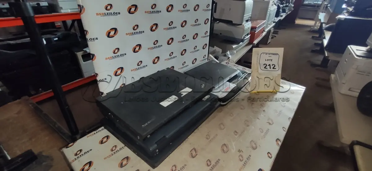 LOTE 212 - 05 NOTEBOOKS PARA RETIRADA DE MARCAS E MODELOS DIVERSAS PEÇAS. (NO ESTADO) ATENÇÃO! FAZER A VISITAÇÃO ANTES DE ARREMATAR, NÃO SABEMOS SE FUNCIONA, LEILÃO NÃO TEM GARANTIA E NEM DEVOLUÇÃO, SUJEITO A POSSÍVEIS AVARIAS VISÍVEIS/OCULTAS E/OU AUSÊNCIA DE COMPONENTES.