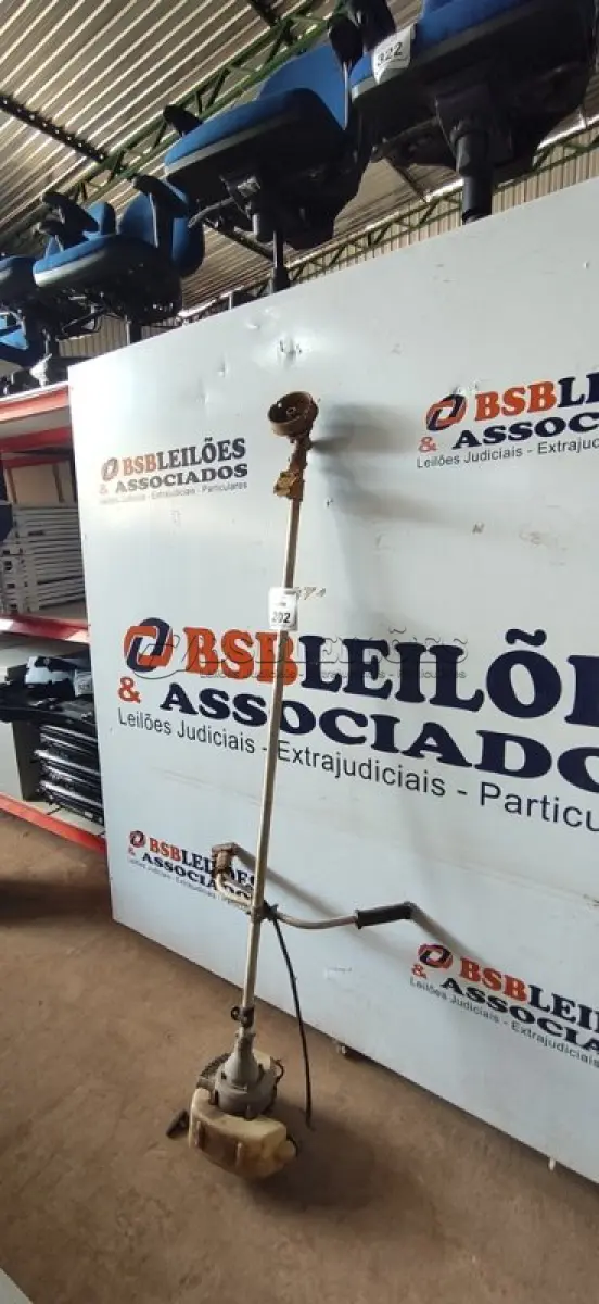 LOTE 202 - 01 MÁQUINA ROÇADEIRA PARA RETIRADA DE PEÇAS. (NO ESTADO) ATENÇÃO! FAZER A VISITAÇÃO ANTES DE ARREMATAR, NÃO SABEMOS SE FUNCIONA, LEILÃO NÃO TEM GARANTIA E NEM DEVOLUÇÃO, SUJEITO A POSSÍVEIS AVARIAS VISÍVEIS/OCULTAS E/OU AUSÊNCIA DE COMPONENTES.