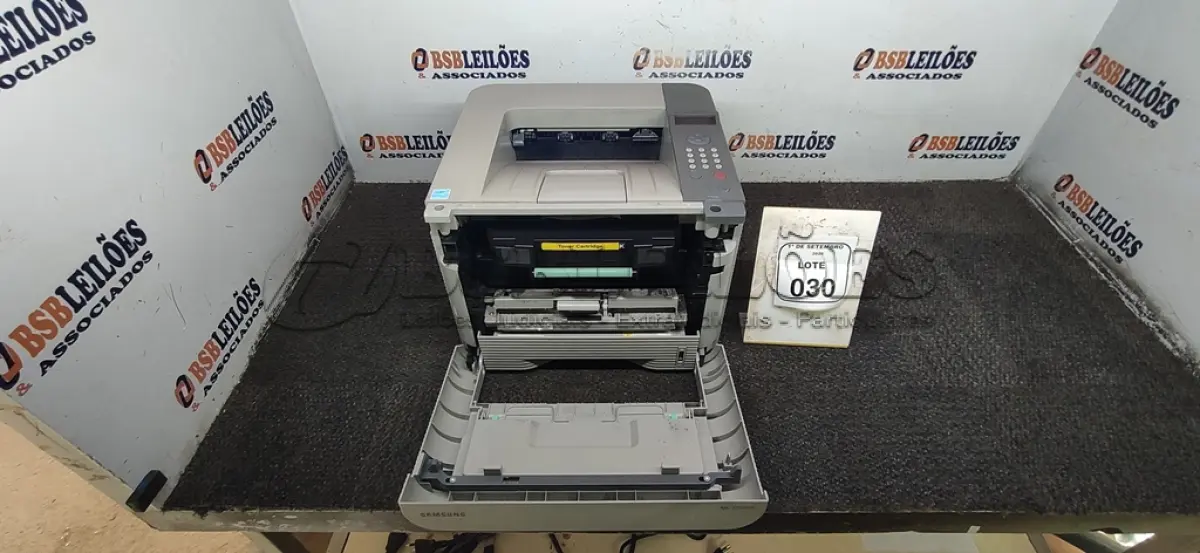 LOTE 030 - 01IMPRESSORA SAMSUNG. (NO ESTADO) ATENÇÃO! FAZER A VISITAÇÃO ANTES DE ARREMATAR, NÃO SABEMOS SE FUNCIONA, LEILÃO NÃO TEM GARANTIA E NEM DEVOLUÇÃO, SUJEITO A POSSÍVEIS AVARIAS VISÍVEIS/OCULTAS E/OU AUSÊNCIA DE COMPONENTES.