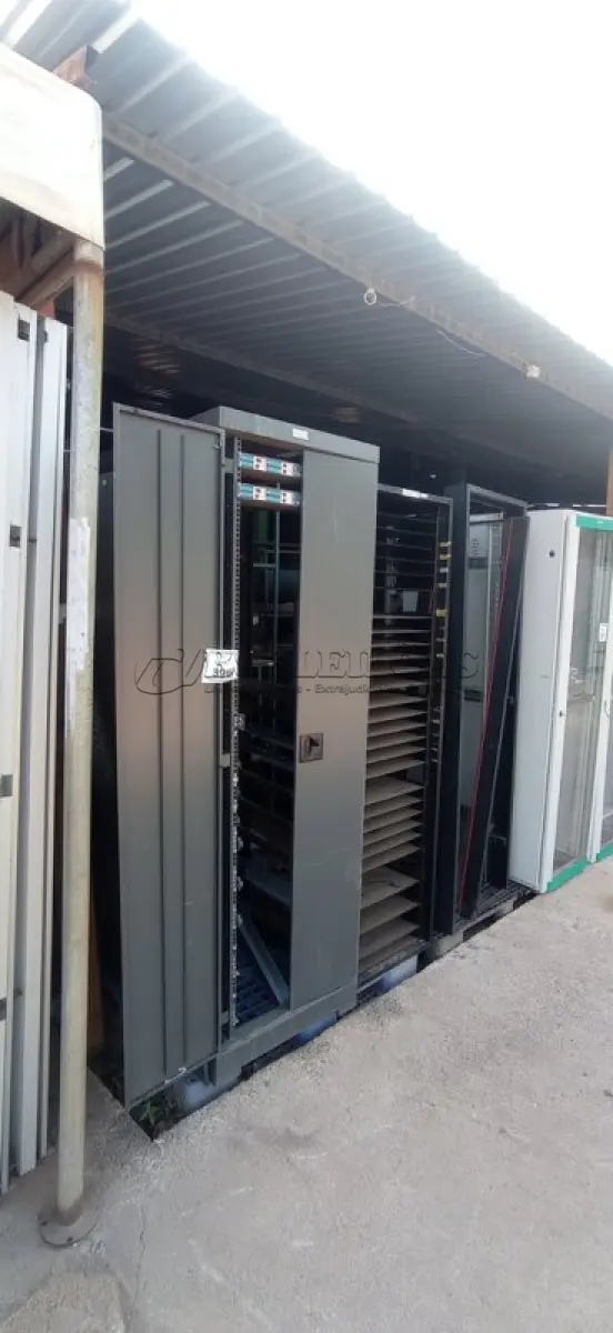 LOTE 396 - 03 RACKS DE FERRO. (NO ESTADO) ATENÇÃO! FAZER A VISITAÇÃO ANTES DE ARREMATAR, NÃO SABEMOS SE FUNCIONA, LEILÃO NÃO TEM GARANTIA E NEM DEVOLUÇÃO, SUJEITO A POSSÍVEIS AVARIAS VISÍVEIS/OCULTAS E/OU AUSÊNCIA DE COMPONENTES.