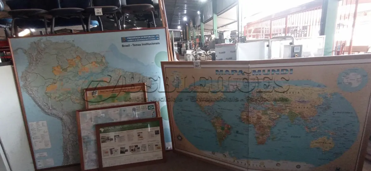 LOTE 367 - 06 QUADROS DE MAPAS DE TAMANHOS DIVERSOS. (NO ESTADO) ATENÇÃO! FAZER A VISITAÇÃO ANTES DE ARREMATAR, NÃO SABEMOS SE FUNCIONA, LEILÃO NÃO TEM GARANTIA E NEM DEVOLUÇÃO, SUJEITO A POSSÍVEIS AVARIAS VISÍVEIS/OCULTAS E/OU AUSÊNCIA DE COMPONENTES.
