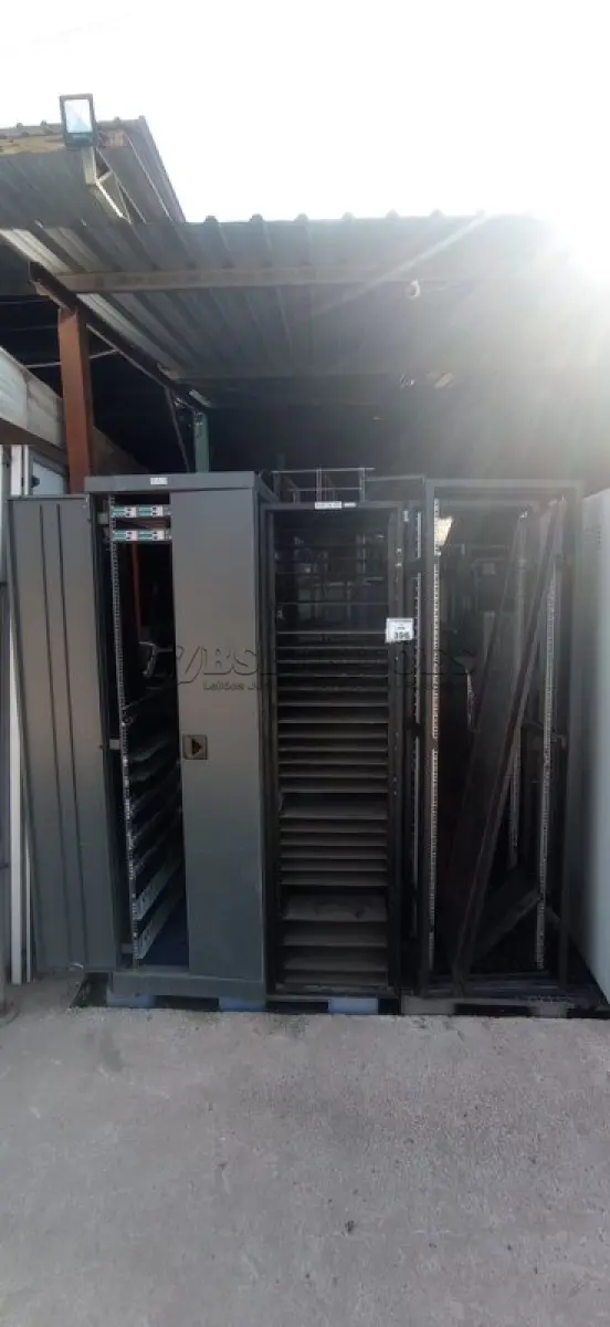 LOTE 396 - 03 RACKS DE FERRO. (NO ESTADO) ATENÇÃO! FAZER A VISITAÇÃO ANTES DE ARREMATAR, NÃO SABEMOS SE FUNCIONA, LEILÃO NÃO TEM GARANTIA E NEM DEVOLUÇÃO, SUJEITO A POSSÍVEIS AVARIAS VISÍVEIS/OCULTAS E/OU AUSÊNCIA DE COMPONENTES.