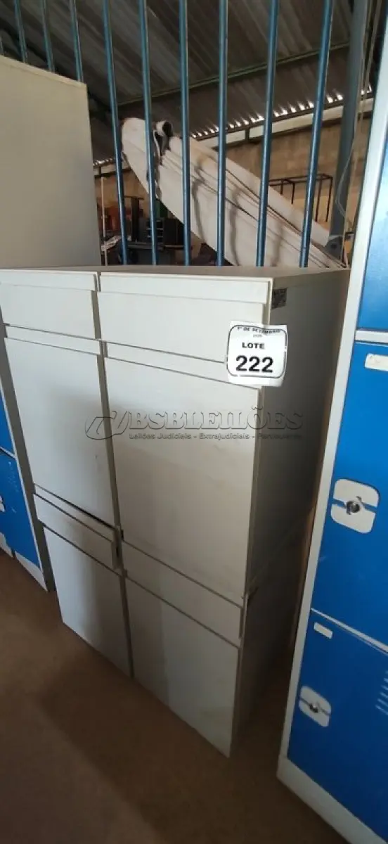 LOTE 222 - 04 ARMÁRIOS BAIXOS COM 01 GAVETA E 01 COMPARTIMENTO PARA CPU. (NO ESTADO) ATENÇÃO! FAZER A VISITAÇÃO ANTES DE ARREMATAR, NÃO SABEMOS SE FUNCIONA, LEILÃO NÃO TEM GARANTIA E NEM DEVOLUÇÃO, SUJEITO A POSSÍVEIS AVARIAS VISÍVEIS/OCULTAS E/OU AUSÊNCIA DE COMPONENTES.