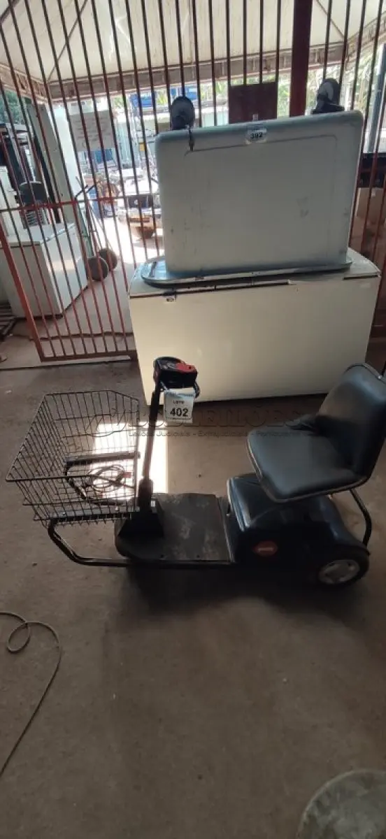 LOTE 402 - 01 CARRINHO DE COMPRAS MOTORIZADO MARCA GOODY. (NO ESTADO) ATENÇÃO! FAZER A VISITAÇÃO ANTES DE ARREMATAR, NÃO SABEMOS SE FUNCIONA, LEILÃO NÃO TEM GARANTIA E NEM DEVOLUÇÃO, SUJEITO A POSSÍVEIS AVARIAS VISÍVEIS/OCULTAS E/OU AUSÊNCIA DE COMPONENTES.
