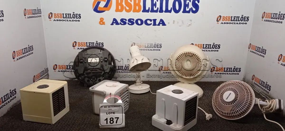LOTE 187 - 01 ASPIRADOR ROBÔ, 01 LUMINÁRIA DE MESA E 05 VENTILADORES PORTÁTEIS. (NO ESTADO) ATENÇÃO! FAZER A VISITAÇÃO ANTES DE ARREMATAR, NÃO SABEMOS SE FUNCIONA, LEILÃO NÃO TEM GARANTIA E NEM DEVOLUÇÃO, SUJEITO A POSSÍVEIS AVARIAS VISÍVEIS/OCULTAS E/OU AUSÊNCIA DE COMPONENTES.