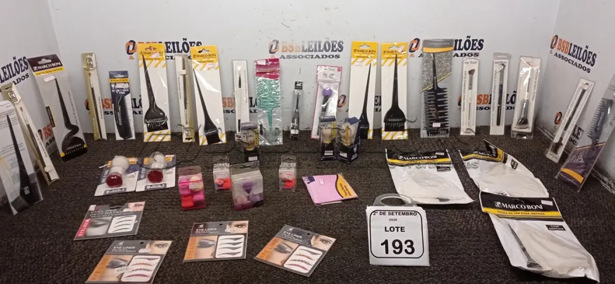 LOTE 193 - 01 LOTE COM UTENSÍLIOS DE HIGIENE E CUIDADOS PESSOAIS DIVERSOS. (NO ESTADO) ATENÇÃO! FAZER A VISITAÇÃO ANTES DE ARREMATAR, NÃO SABEMOS SE FUNCIONA, LEILÃO NÃO TEM GARANTIA E NEM DEVOLUÇÃO, SUJEITO A POSSÍVEIS AVARIAS VISÍVEIS/OCULTAS E/OU AUSÊNCIA DE COMPONENTES.